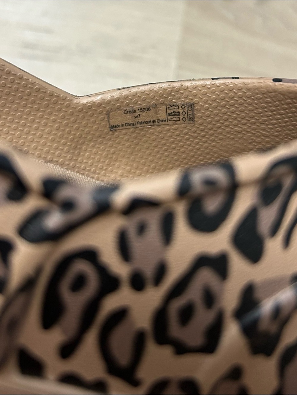 Crocs Neria Pro Work Clogs Leopard Animal Print Women Sz 7 Slip Resistant Casual - Picture 11 of 14